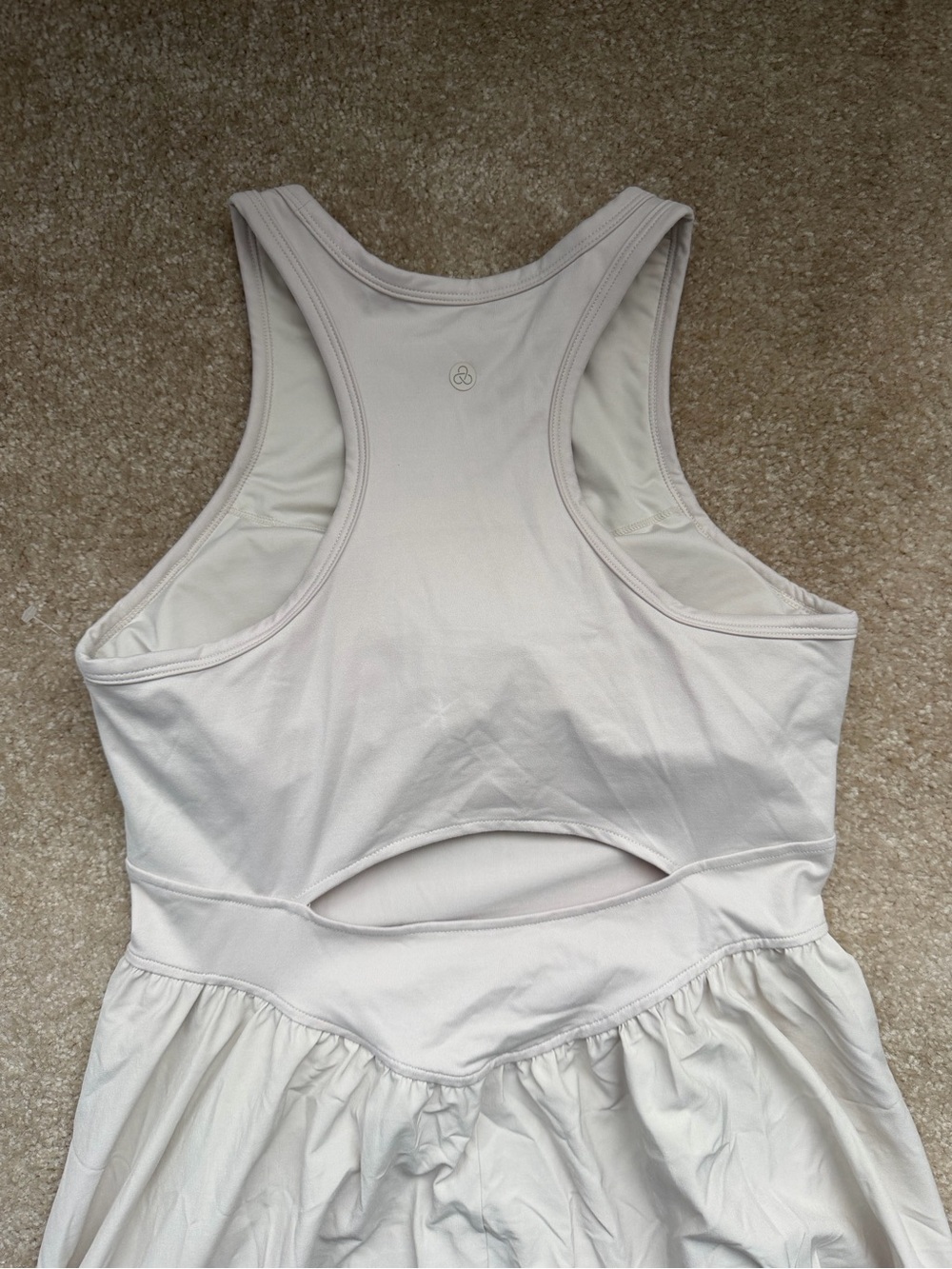 Cream Zella
Effortless Cutout
Back Hybrid Dress Size S - Picture 6 of 9